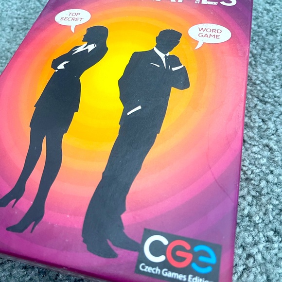 CodeNames Party Board Game - Picture 3 of 4